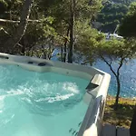 Appartement By The Sea With Private Heated Hydromassage Pool Žirje