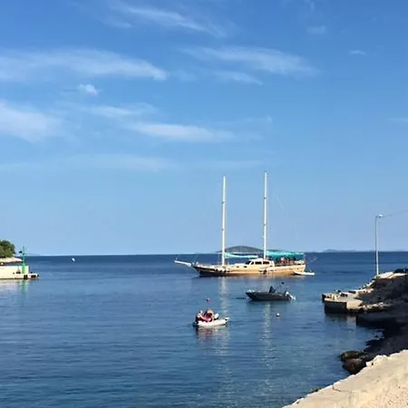 Apartment By The Sea With Private Heated Hydromassage Pool Zirje