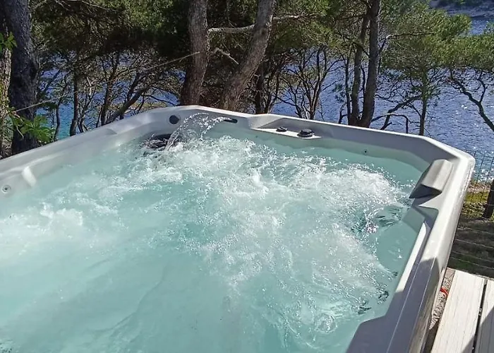 By The Sea With Private Heated Hydromassage Pool Žirje